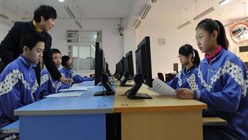 礼赞智慧共和国 点赞理工礼仪队