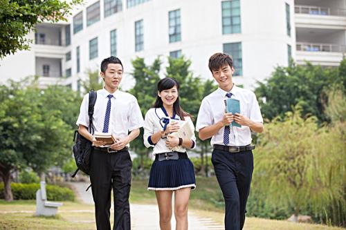 绵阳理工学校针对康复与护理保健专业开展“3+2”教学模式，广受报考