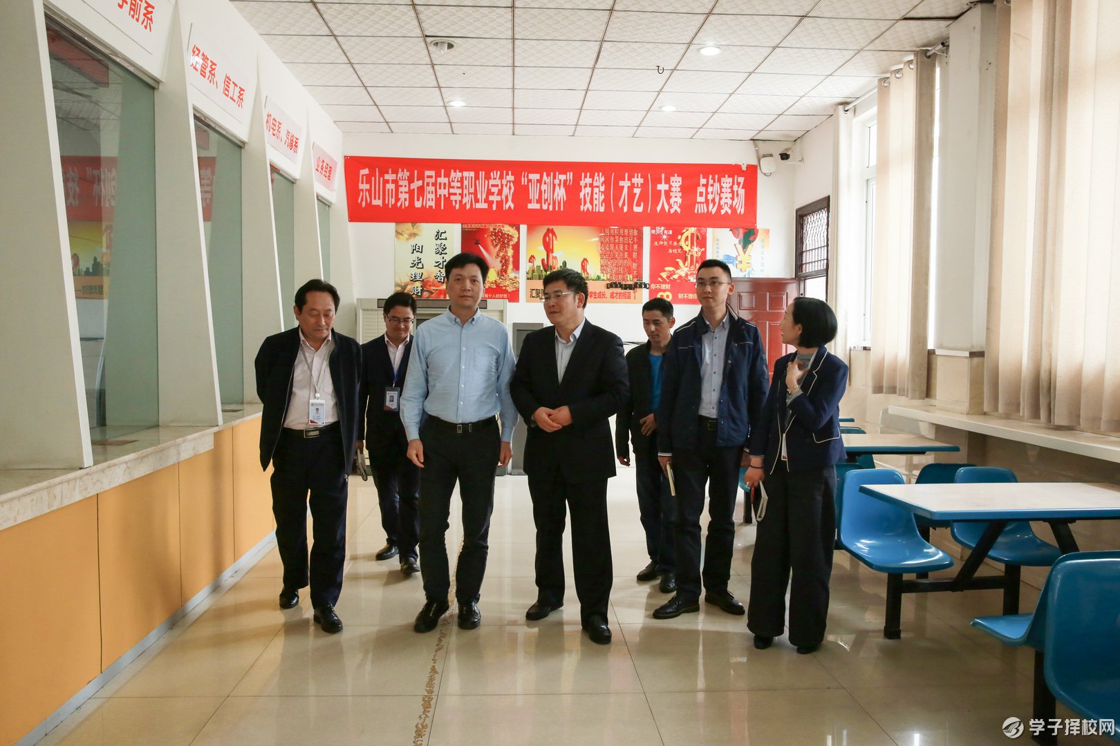 副局长梁开禹一行莅临市计算机学校调研指导工作